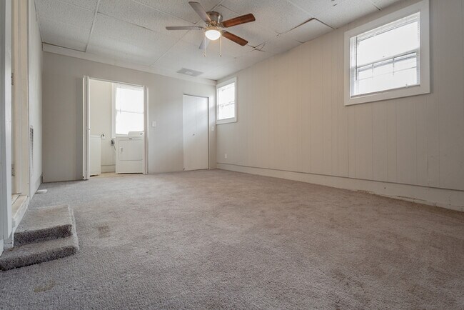 Building Photo - REDUCED!