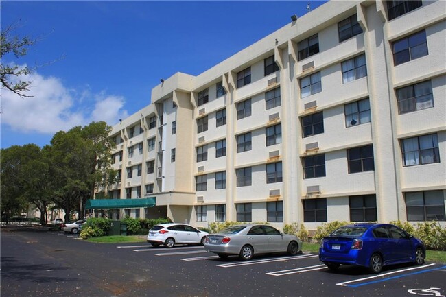Building Photo - 2501 Riverside Dr