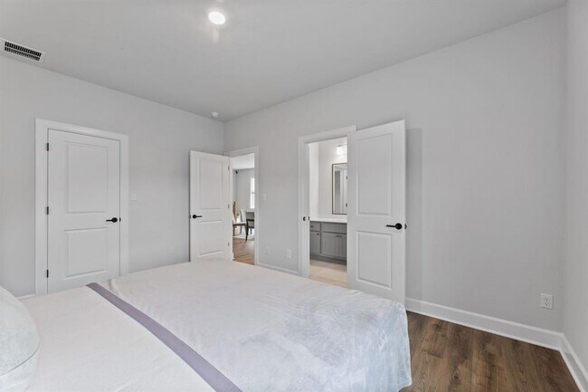 Building Photo - 1801 Headwaters Blvd