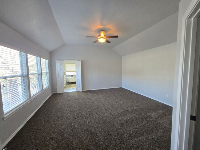 Building Photo - 6116 Thursby Ave