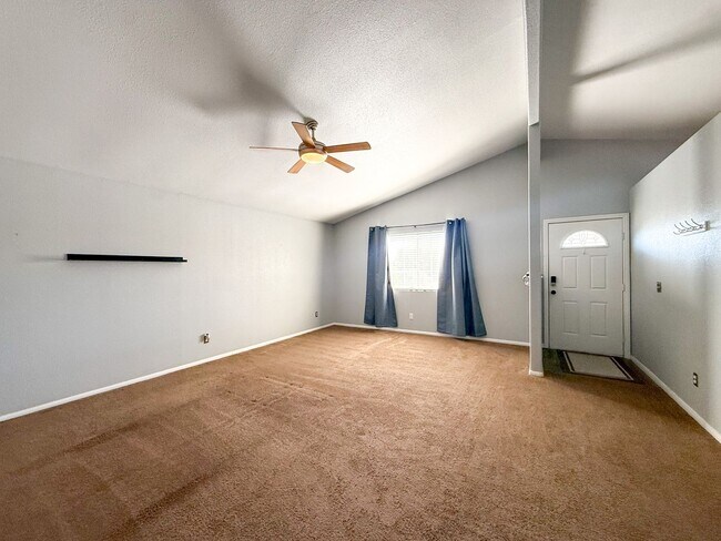 Building Photo - 29 Palms Home with Attached Garage