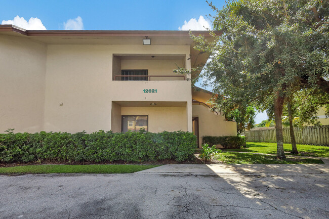 Building Photo - 12621 Westhampton Cir