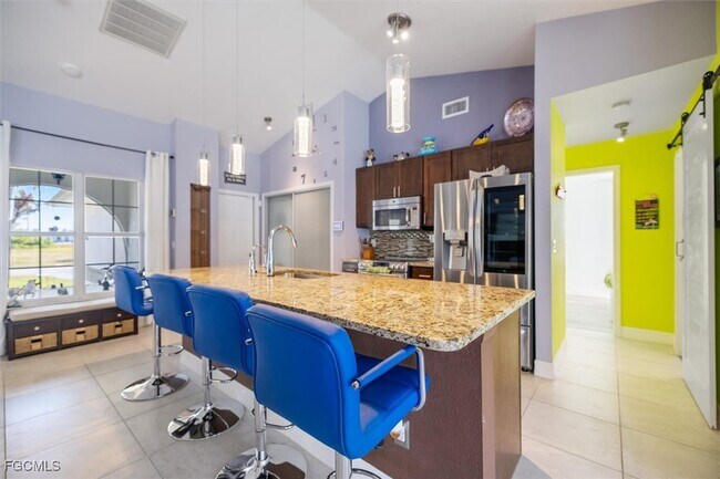 Building Photo - 4516 SW 21st Pl