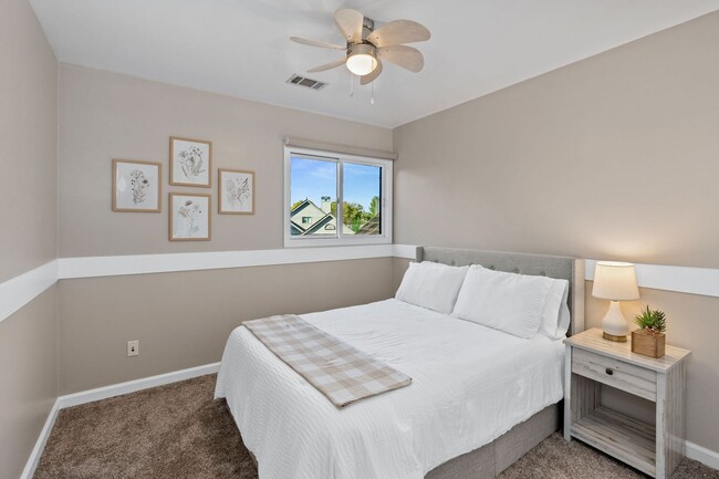 Building Photo - Gorgeous Furnished 2-Bed, 2-Bath Townhouse...