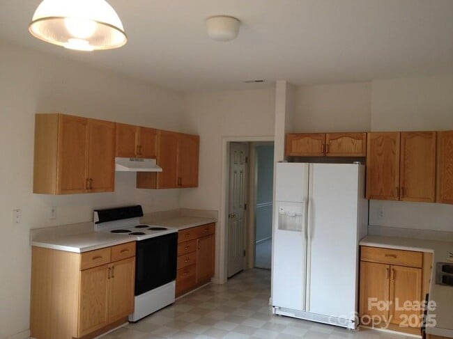 Building Photo - 14032 Alley Son St