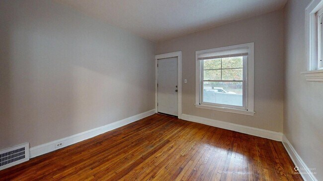 Building Photo - 11302 Parkview Ave