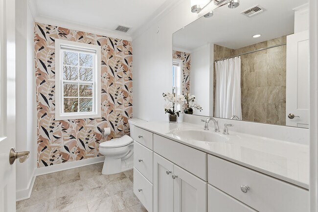 Building Photo - 26 River St