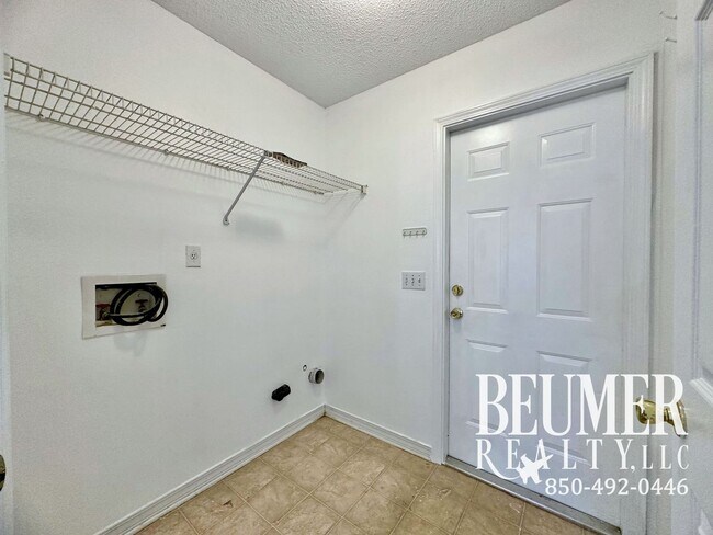 Building Photo - Fantastic Located Home Near NAS for Rent