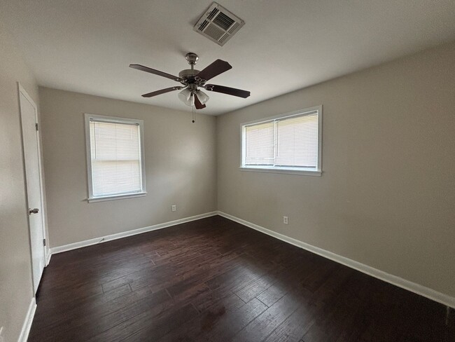 Building Photo - GREAT STARTER HOME IN SOUTH BOSSIER NEAR BABF