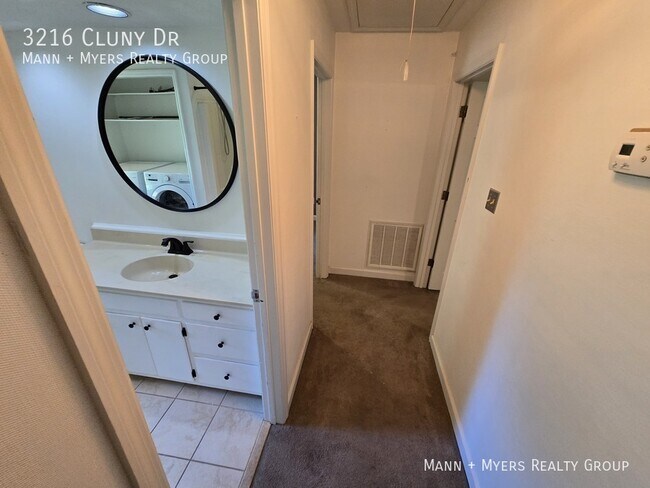 Building Photo - 3216 Cluny Dr