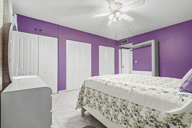 Building Photo - 250 NE 20th St