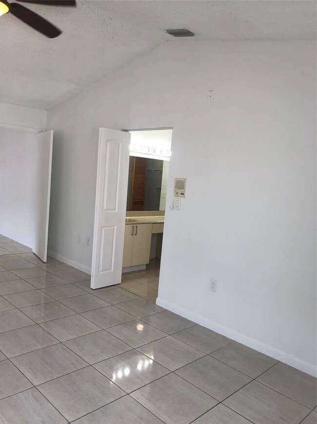 Building Photo - 6132 NW 181st Terrace Cir W