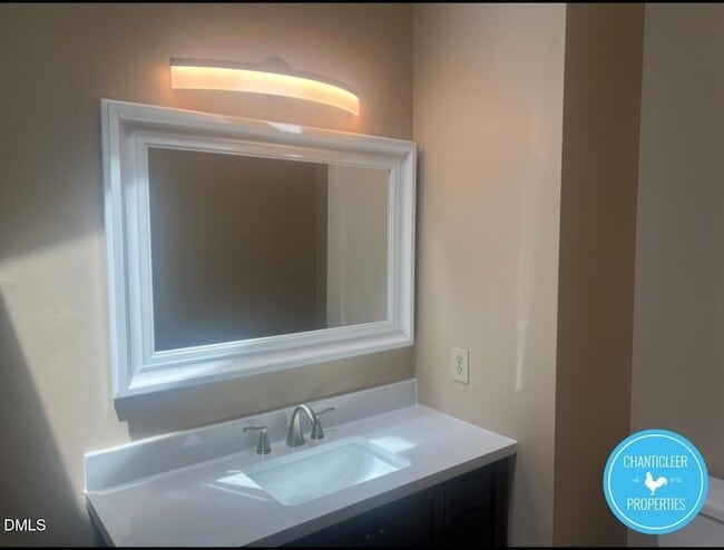 Building Photo - 6923 Sandringham Dr