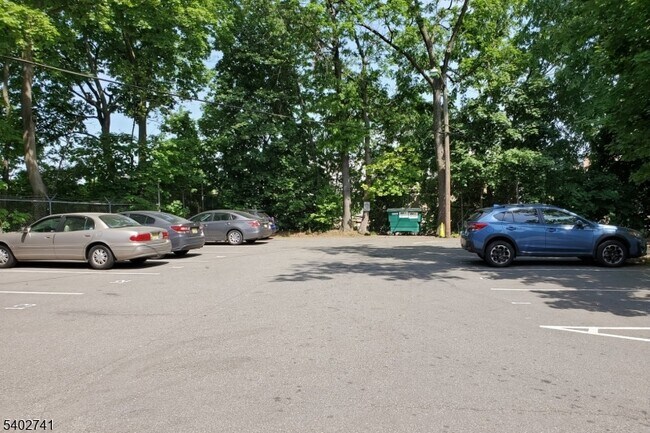 Building Photo - 35 S Willow St