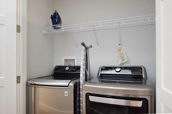 Building Photo - 1332 W Gray St