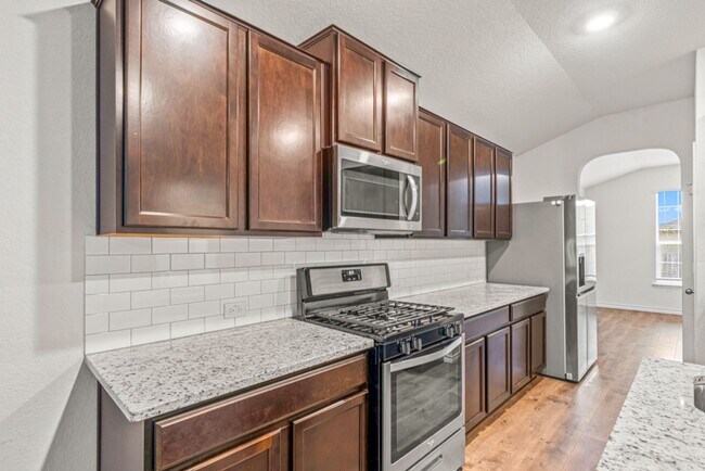 Building Photo - RED BIRD RANCH 3 BED 2 BATH  SINGLE STORY ...