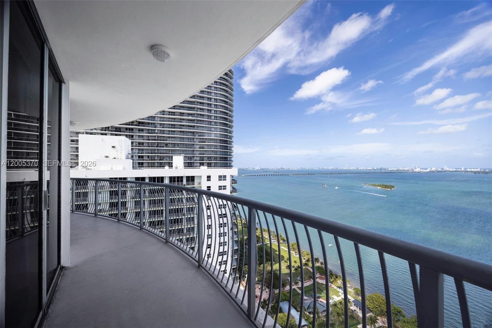 Building Photo - 1750 N Bayshore Dr