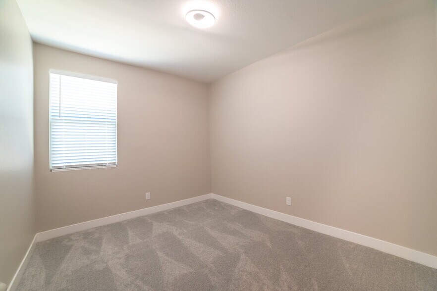 Building Photo - 13359 W Rowel Rd