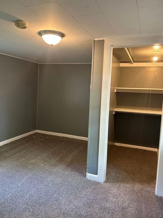 Building Photo - 25 N Washington St