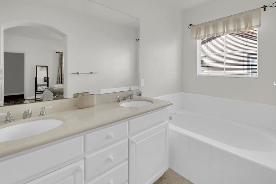 Building Photo - 2850 Ballesteros Ln