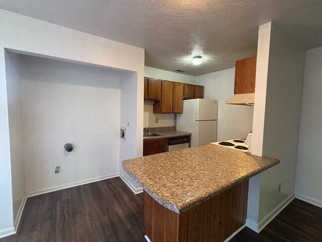 Building Photo - 6400 Starbrook Dr