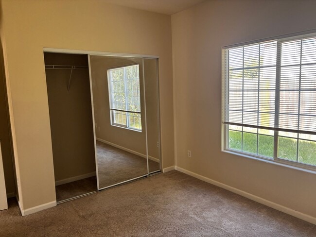 Building Photo - Cozy 2 Bed, 2 Bath Home