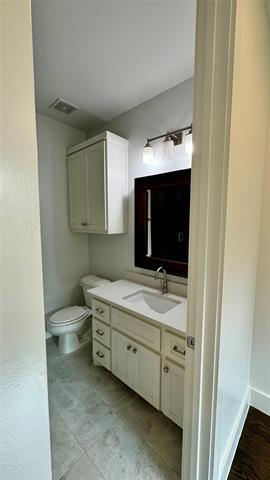 Building Photo - 3018 Zenia Dr