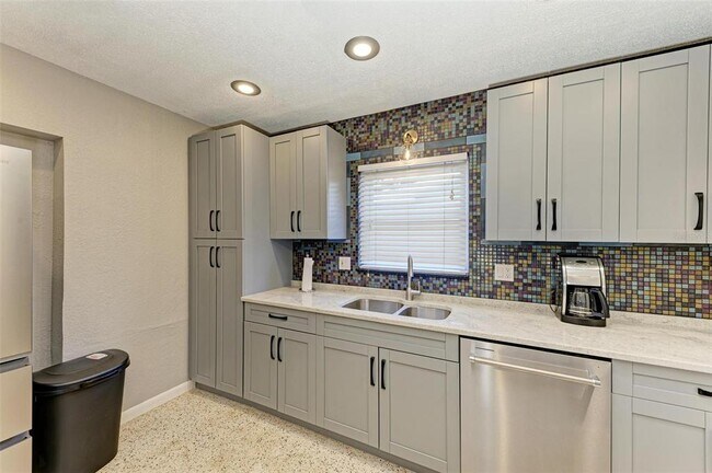 Building Photo - 6000 Bayou Grande Blvd NE