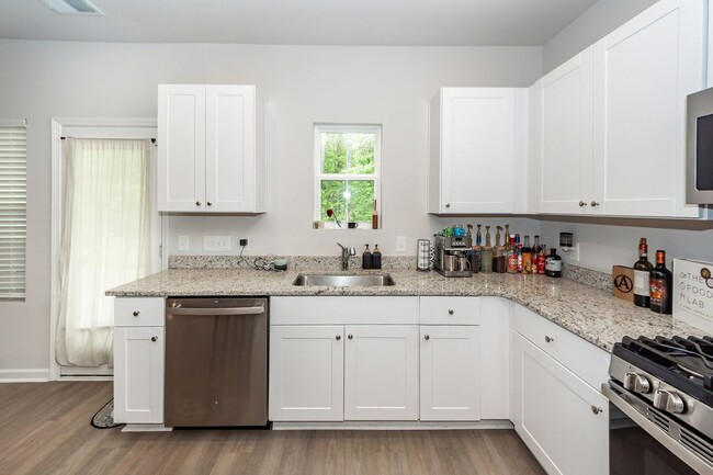 Building Photo - 3 Bedroom 2.5 Bath Single Family Home in W...