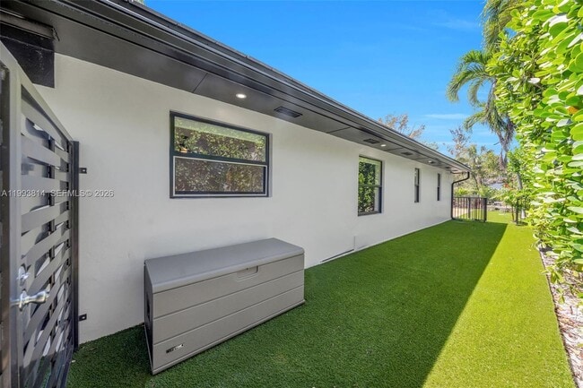 Building Photo - 5120 Carillo St