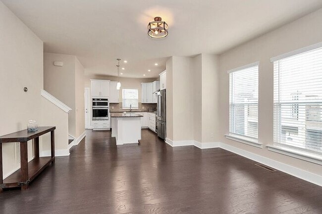 Building Photo - Stunning 3BD/3.5BA End Unit w/ City Views ...