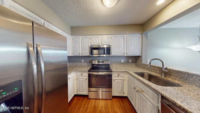 Building Photo - 322 Sunrise Cir