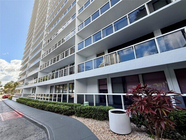 Building Photo - 20505 E Country Club Dr