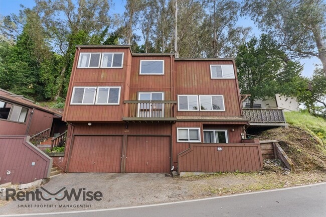 Building Photo - 6845 Thornhill Dr