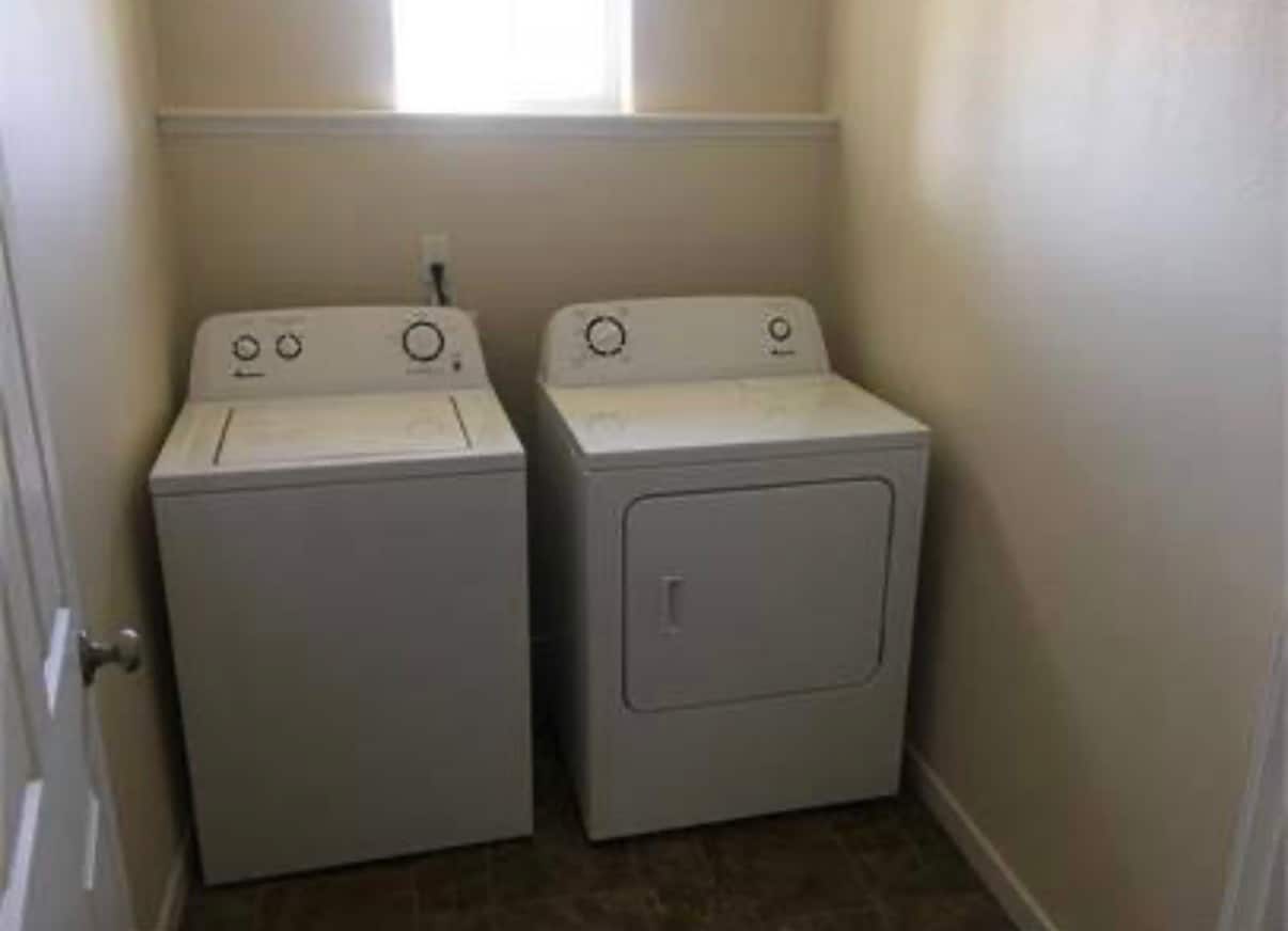 Building Photo - 1027 Alturas Dr