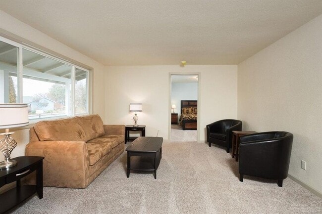 Building Photo - 1444 NW Canyon Dr