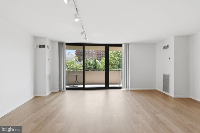 Building Photo - 4620 N Park Ave