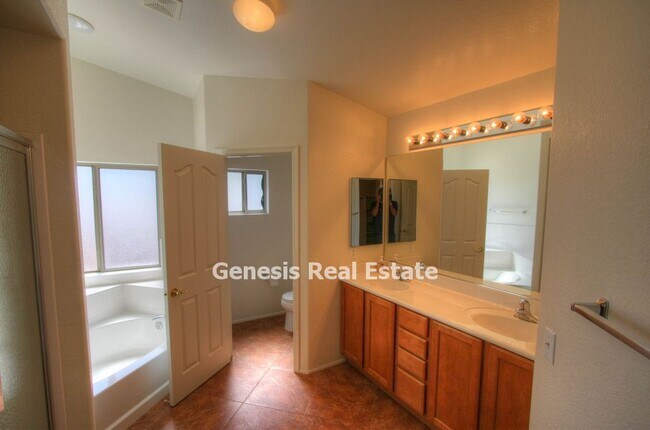 Building Photo - Large 5 Bedroom in Star Valley