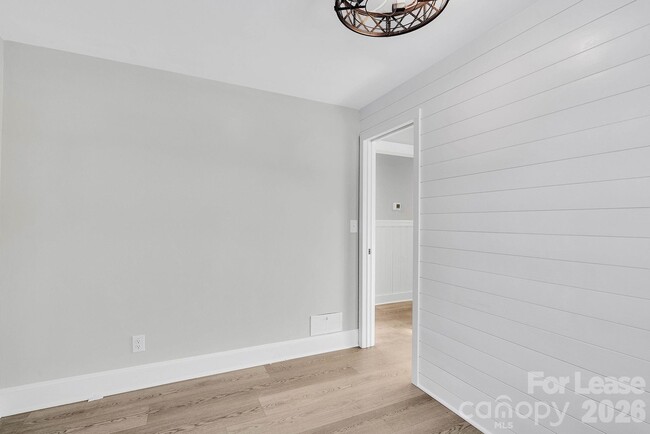 Building Photo - 2765 Long Cir