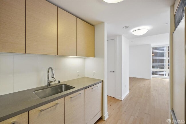 Building Photo - 301 Mission St