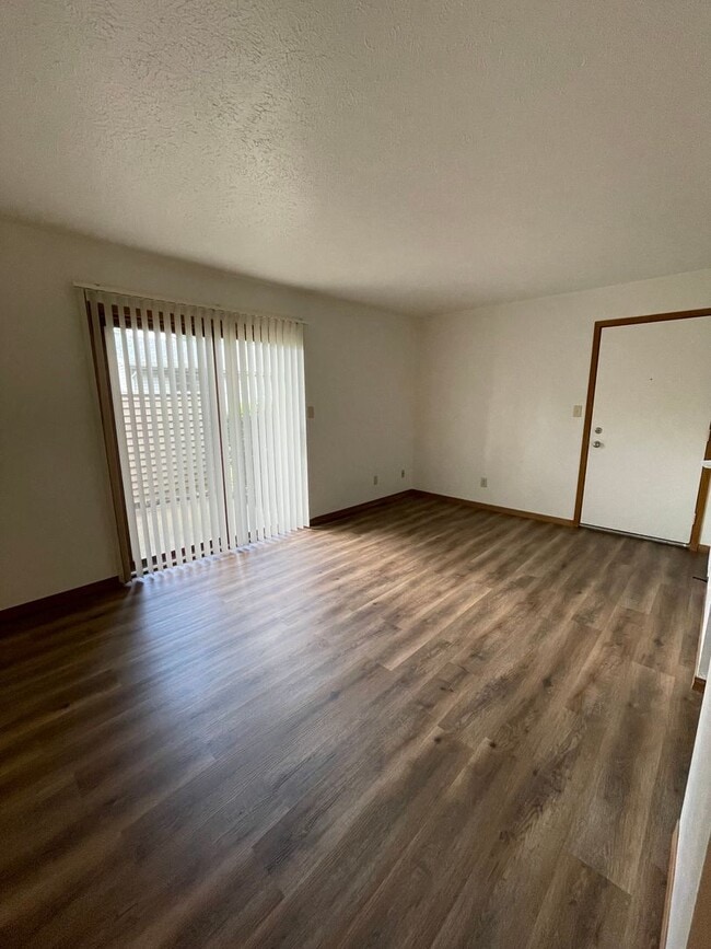 Building Photo - 435-2 HAMPTON PLACE