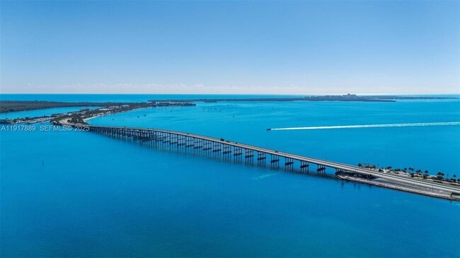 Building Photo - 1541 Brickell Ave