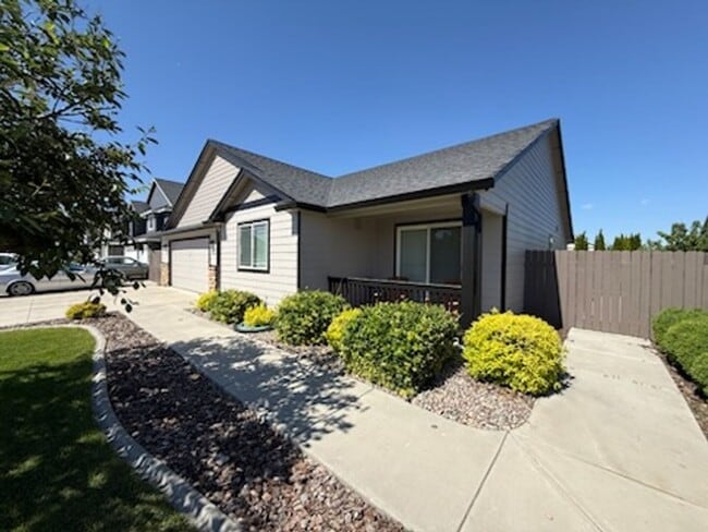 Building Photo - Single Story Home in Quiet Family Friendly Neighborhood