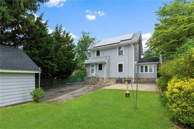 Building Photo - 727 Pelhamdale Ave