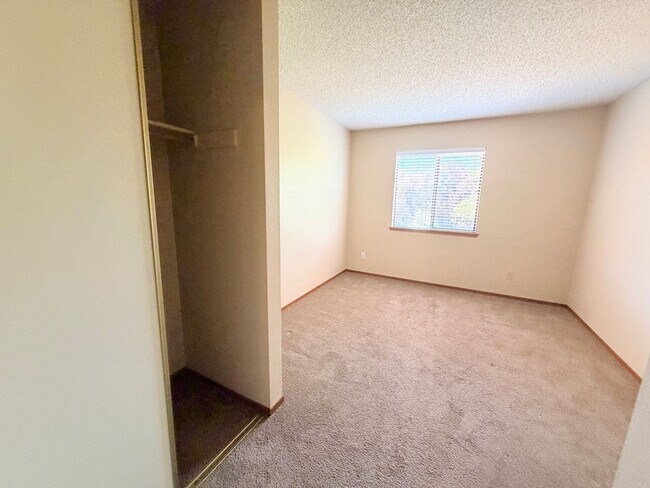 Building Photo - Charming Two-Story Petaluma Home – Private Yard & Community Amenities