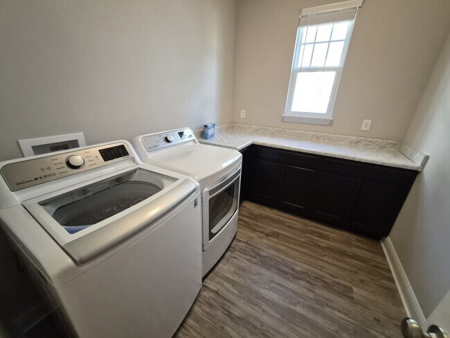 Building Photo - 14221 James Dean Dr