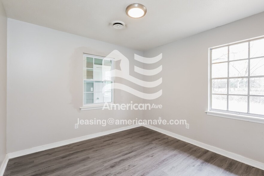 Building Photo - 329 Glen Rose Dr