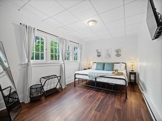 Building Photo - Charming Furnished 2BR Bungalow in Rockwood