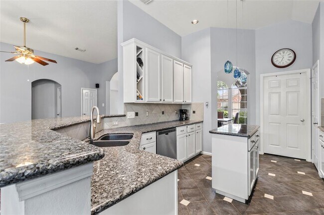 Building Photo - 2105 Mossy Trail Dr