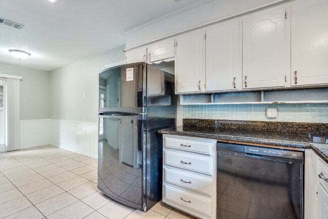 Building Photo - 2820 Clear Springs Dr